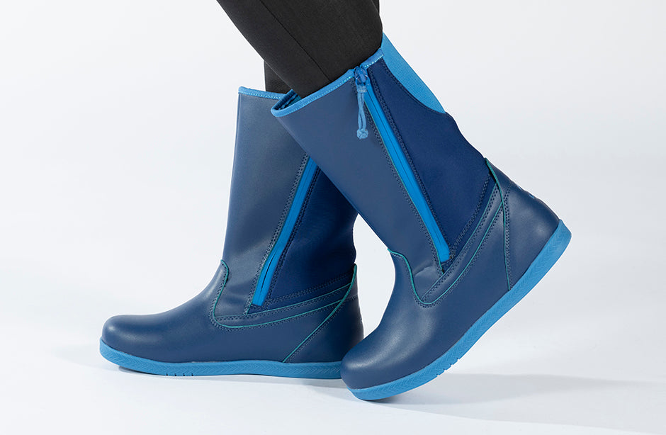 Navy Rain Boots, zipper shoes, like velcro, that are adaptive, accessible, inclusive and use universal design to accommodate an afo. BILLY Footwear is medium and wide width, M, D and EEE, are comfortable, and come in toddler, kids, mens, and womens sizing.